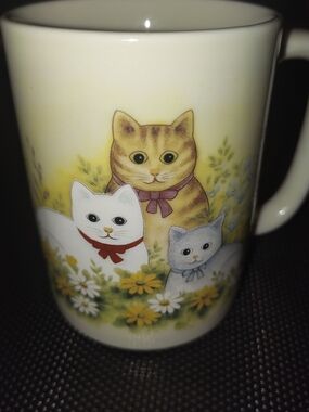 Oragiri Ceramic Cat Mug with Yellow Floral Illustration